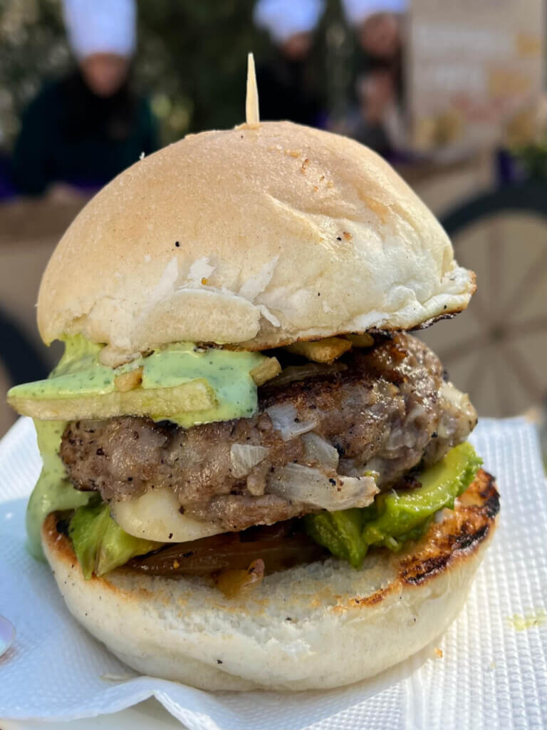 TEM BUILDNG FOODTRUCK137